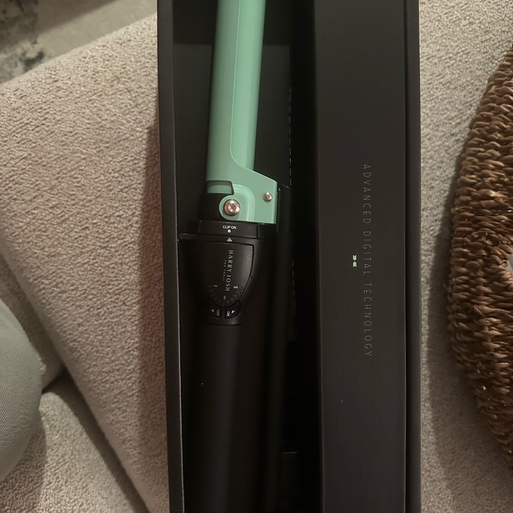 Harry Josh curling wand